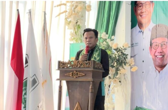 
					Ketua Garda Bangsa Kabupaten Probolinggo, Mohamamd Badrul Kamal saat sambutan. (Foto: Suararakyatindo)