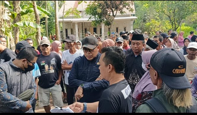 
					Pelaksanaan eksekusi lahan di Dusun Patemon, Desa Alas Pandan, Kecamatan Pakuniran, Kabupaten Probolinggo, kembali memanas. (Foto: Istimewa)