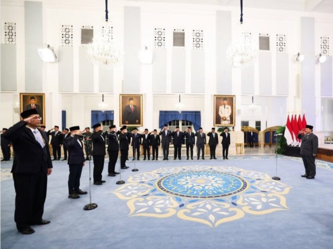 
					Presiden Prabowo Subianto saat melantik 5 menteri baru