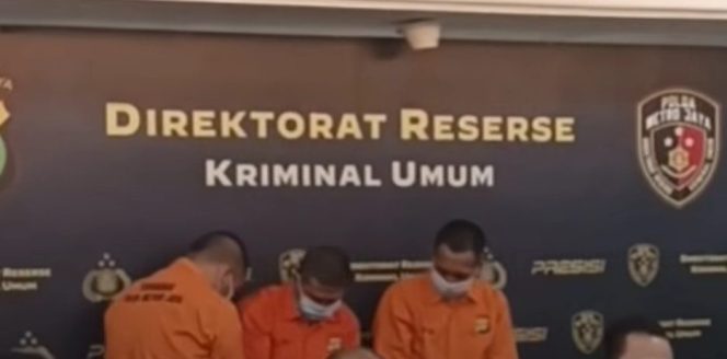 
					Para tersangka saat jumpa Pers di Polda Metro Jaya 