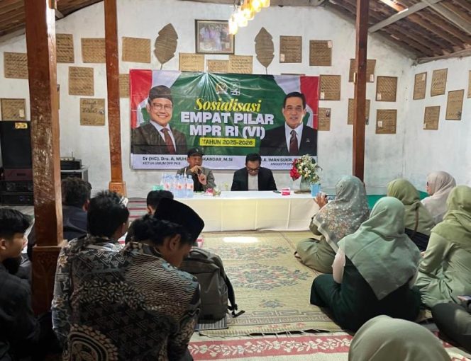 
					Anggota MPR RI menghadiri acara sosialisasi 4 pilar di Ponorogo 