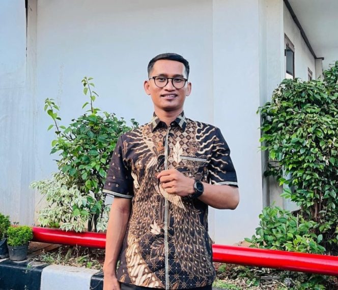 
					Aksi di depan Kantor DPRD Sampang berujung ricuh