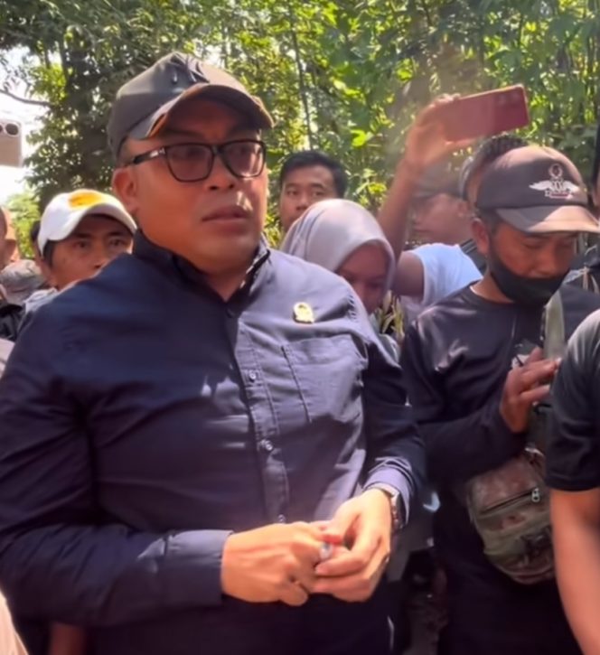 
					Muchlis selaku DPRD Kabupaten Probolinggo hadir di tengah masyarakat 