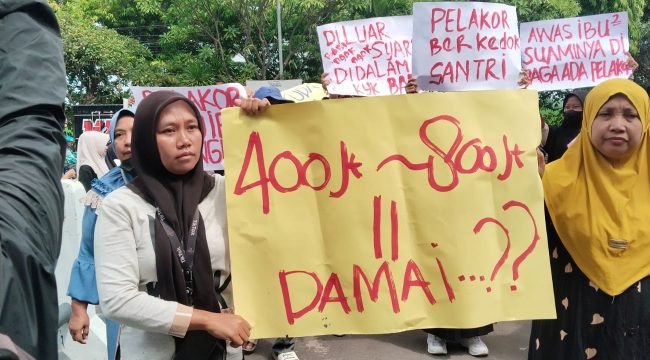 Puluhan Santri dan Wali Santri Gelar Aksi Damai di Kabupaten Probolinggo 
