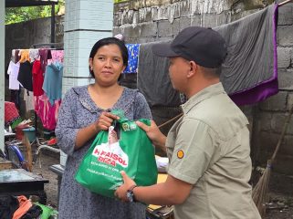 Wamenperin Faisol Riza Kirim Utusan Tinjau Korban Banjir di Kraksaan