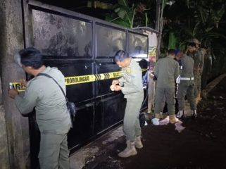 Satpol PP Segel Dua Tempat Karaoke di Dringu, Terkendala Perizinan