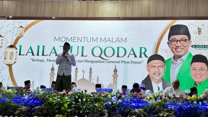 
					Wamenperin H. Faisol Riza Hadiri Malam Lailatul Qadar Bersama Fatayat dan Muslimat se-Kabupaten Probolinggo