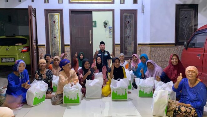
					Garda Bangsa PKB Probolinggo Salurkan Sembako untuk Janda Lansia di Sumberasih