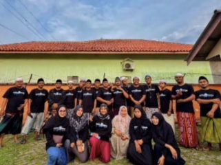 Alumni SMPN 5 Sampang Angkatan 2007–2010 Berbagi 500 Ta'jil di Pulau Mandangin