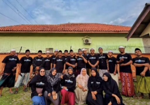Alumni SMPN 5 Sampang Angkatan 2007–2010 Berbagi 500 Ta'jil di Pulau Mandangin