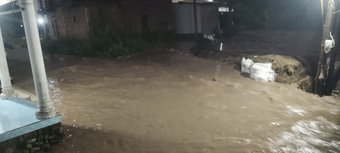 
					Hujan 25 Menit, Desa Opo-opo Tenggelam Lagi: Warga Pertanyakan Keseriusan Pemkab Atasi Banjir