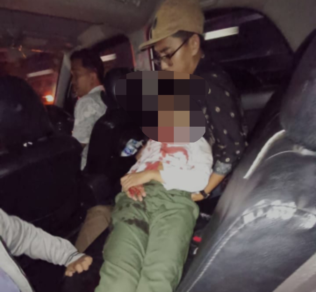 Minibus Tabrak Honda Scoopy di Triwung Kidul, Pengendara Motor Dilarikan ke RS