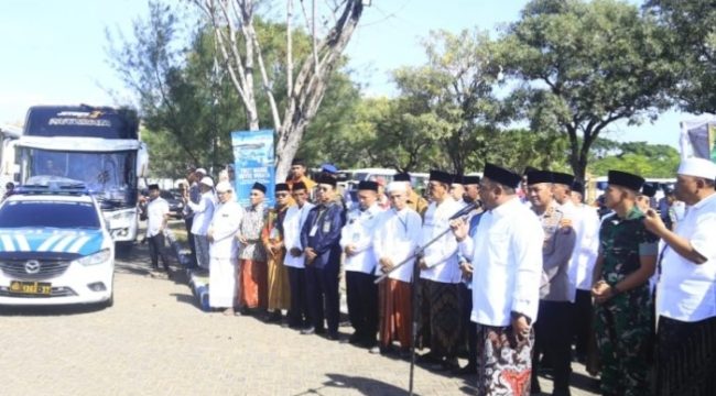 Wabup Fahmi AHZ Lepas 752 CJH Kloter 1 dan 2, Total Jamaah Probolinggo Capai 1.204 Orang