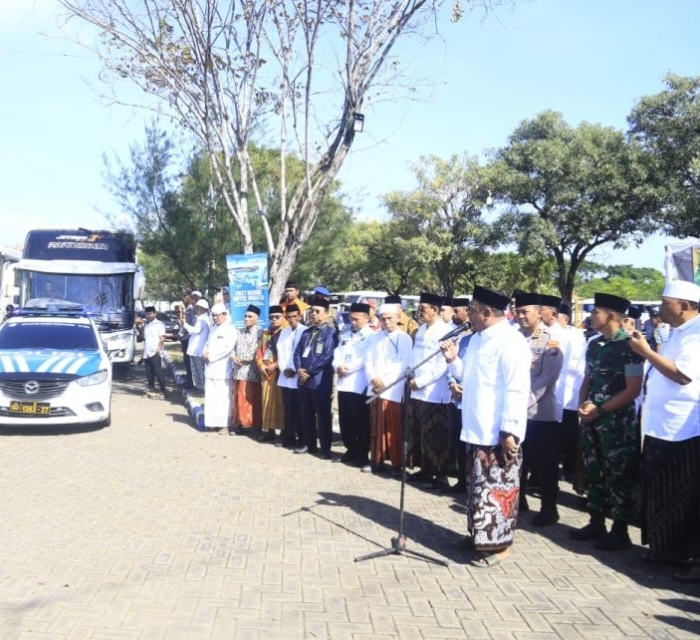 Wabup Fahmi AHZ Lepas 752 CJH Kloter 1 dan 2, Total Jamaah Probolinggo Capai 1.204 Orang