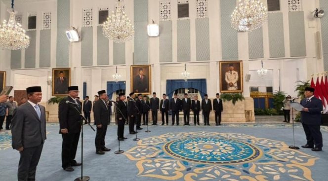 
					Prabowo Reshuffle Kabinet Merah Putih, Enam Pejabat Baru Dilantik di Istana Negara