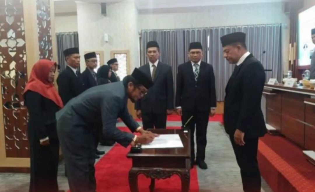 Enam Pejabat Pemkab Probolinggo Dilantik, Bupati Haris Tekankan Integritas dan Kinerja