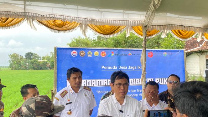 
					Kepala DLH Provinsi Jawa Tengah bersama sejumlah pimpinan daerah Kabupaten Grobogan pada acara tanam 1000 pohon di Grobogan pada Rabu (22/4/2026). (Foto/Suararakyatindo.com-Kirwan)