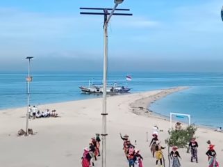 Pemkab Probolinggo Gelar Aksi Bersih Pantai Gili Ketapang, Jaga Daya Tarik Wisata Bahari