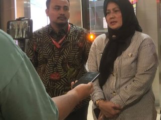 Kuasa Hukum, Moh. Ali Murthado (kanan) saat dampingi Wakil Gurbenur Bangka Belitung, Helliyana di Mabes Polri pada Kamis (7/5/2026). (Foto: suararakyatindo.com-Kirwan)