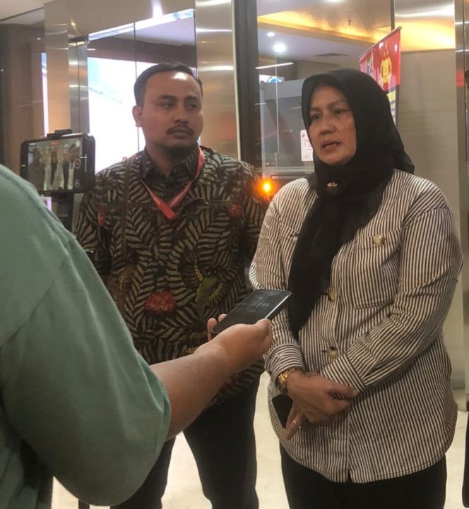 
					Kuasa Hukum, Moh. Ali Murthado (kanan) saat dampingi Wakil Gurbenur Bangka Belitung, Helliyana di Mabes Polri pada Kamis (7/5/2026). (Foto: suararakyatindo.com-Kirwan)